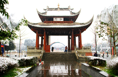 雪中的鼓楼